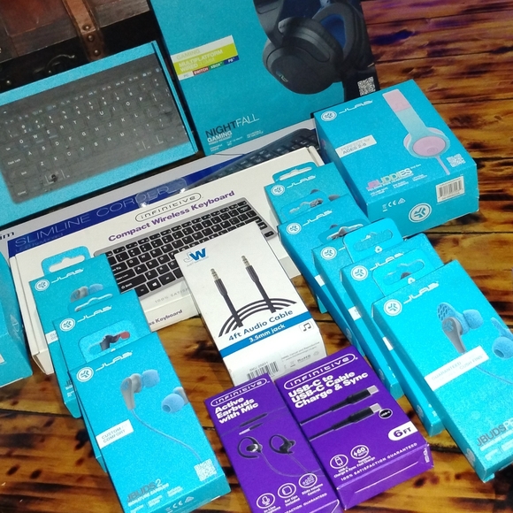 Jlab Other - 27 Pc Electronics Bundle #2
